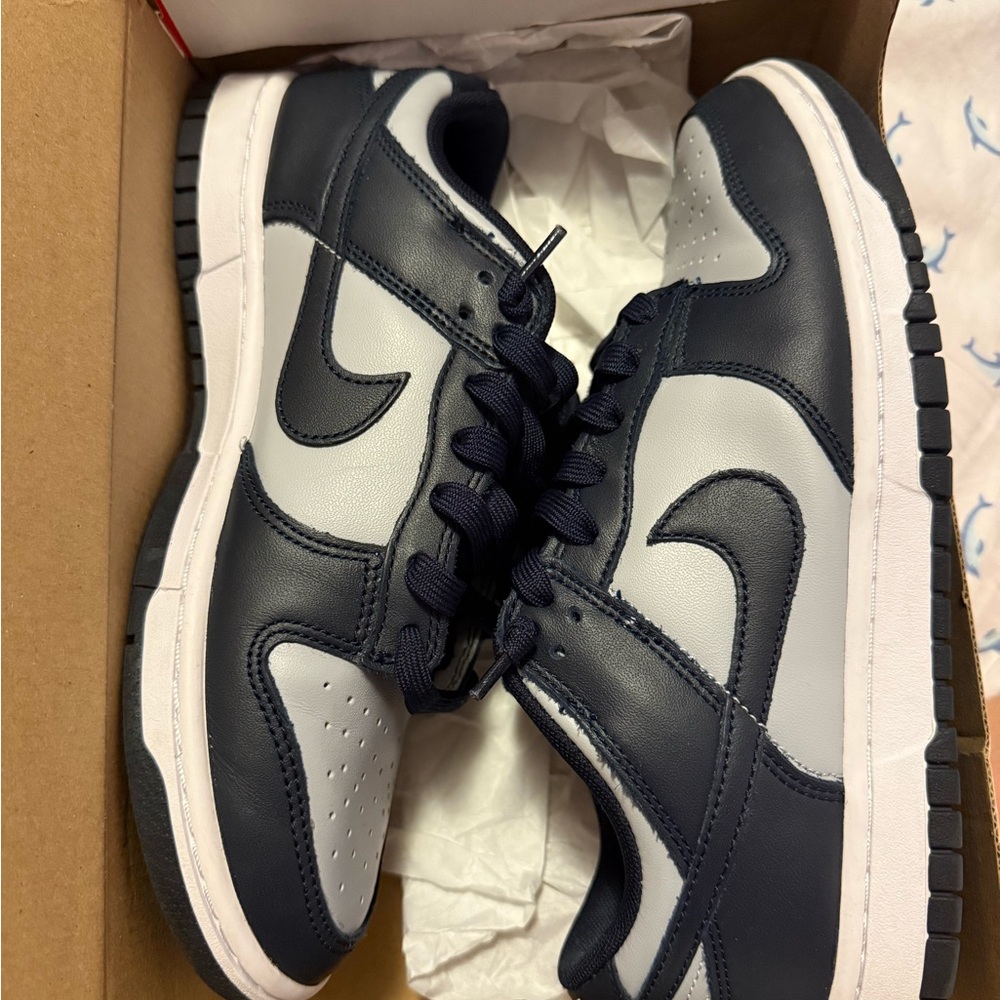 Nike Georgetown Dunks - Picture 2 of 6